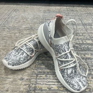 Women’s Adidas Tennis shoes